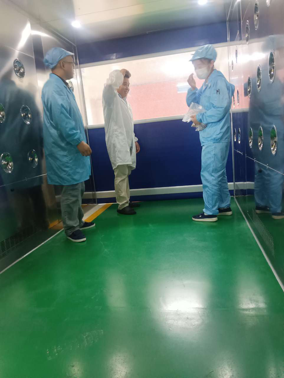 不锈钢双拉开门风淋室