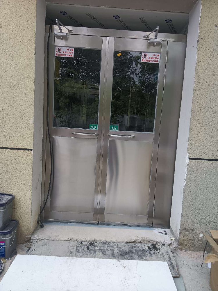 手动双开门风淋室